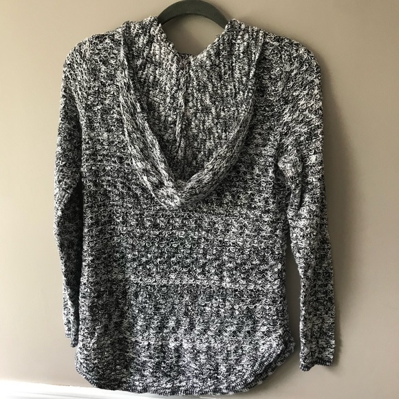 Style & Co Women’s Size M Pullover Knit V Neck Sweater with hood & front pocket - Picture 2 of 9